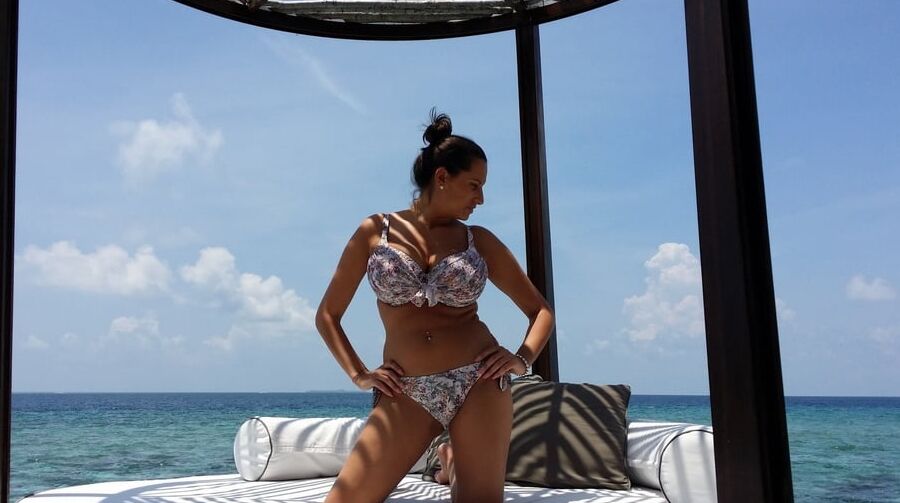 Romanian Jane - Maldives Memories NOV
