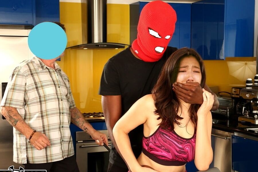 sex unexpected to Park Shin-hye in kitchen very pain