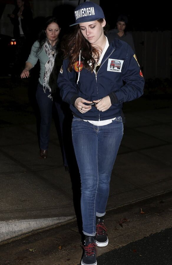 Kristen Stewart Tight jeans only