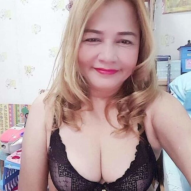 Momxxx.