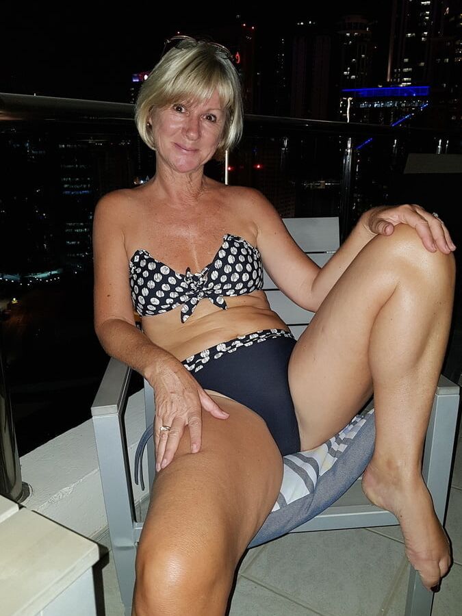 Sexy MILF Caroline Great Nipples Fantastic Ass Spread Cunt