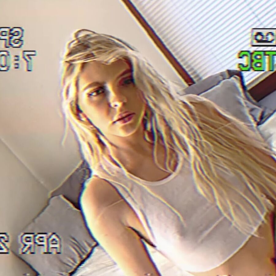 Jordyn Jones Pokies Blind MV ()