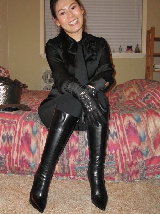 Booted Milf - Ysave