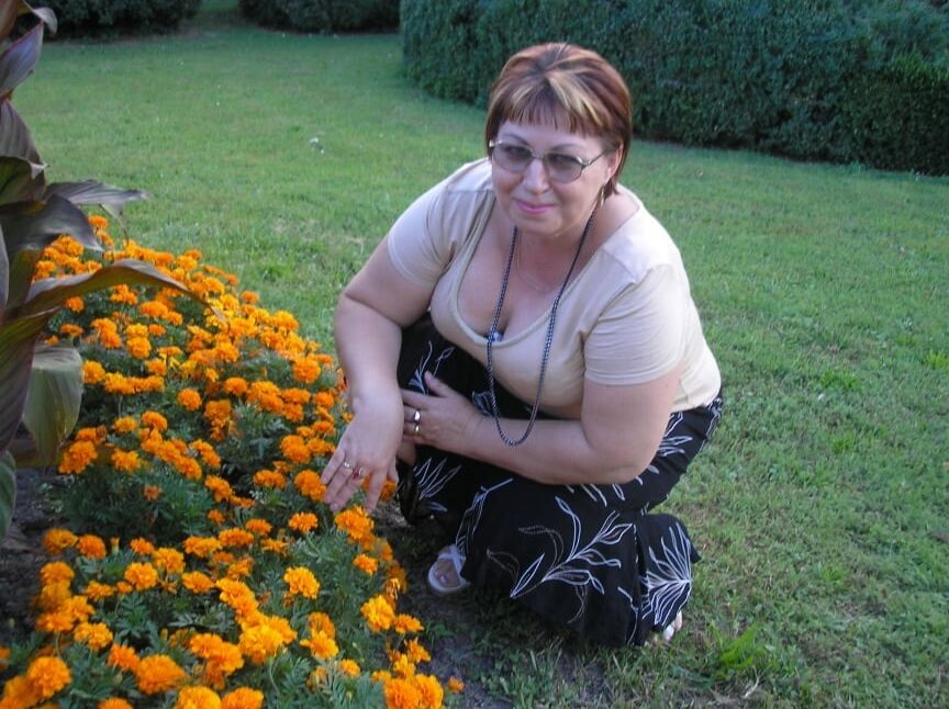 Clothed Granny - Big Boobs