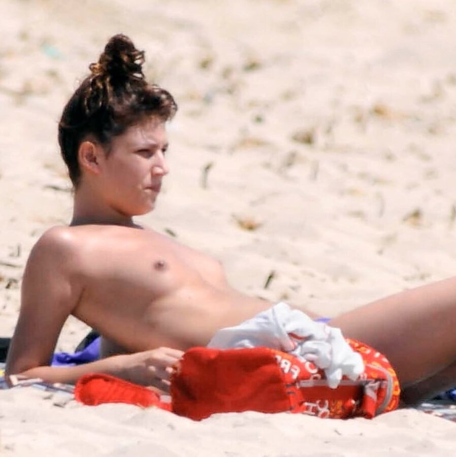 Ursula Corbero topless