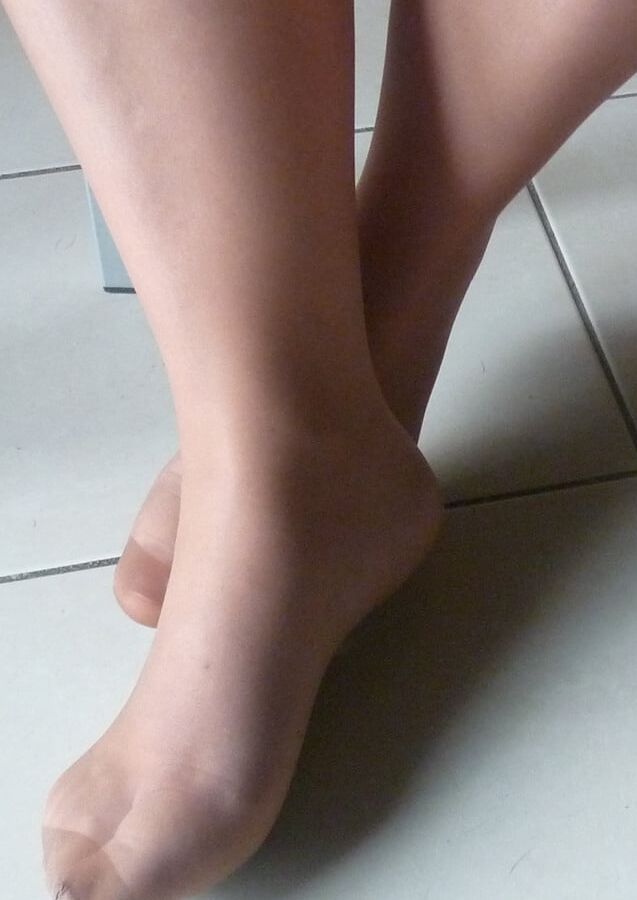 ses pieds en dim up brillants