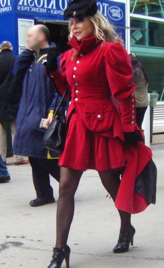 Street Pantyhose - UK Trash at the Races