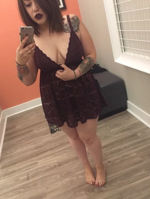 Curvy Latina