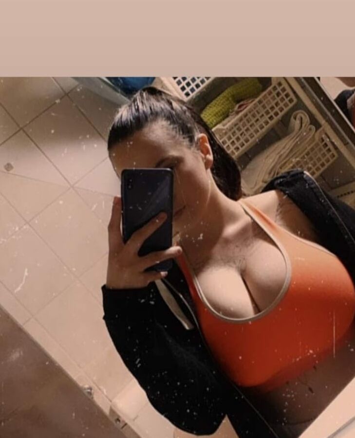 Big tit slut (sisata insta droljica)