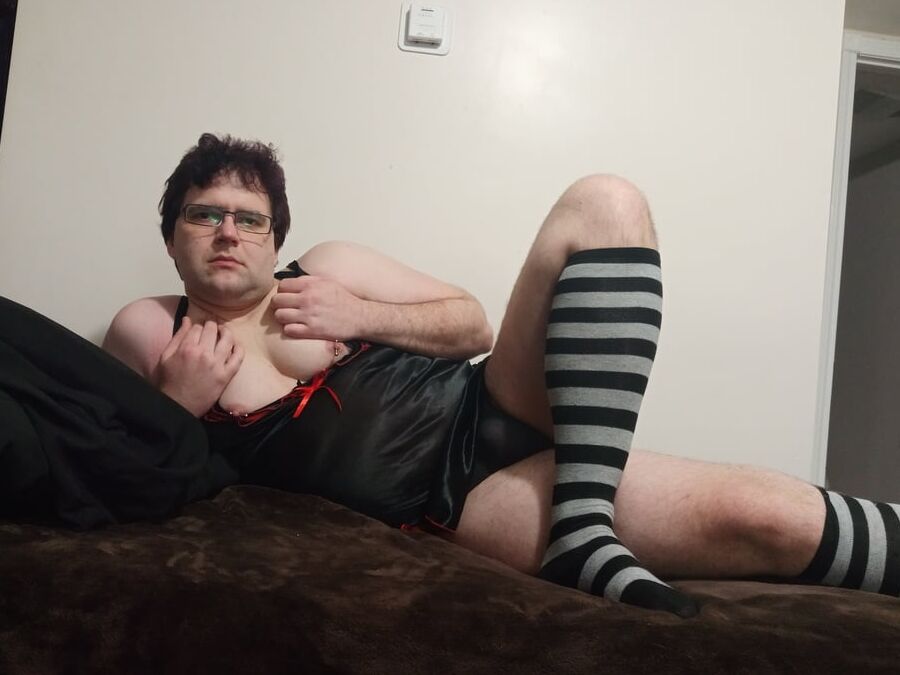 Sissy Sally Cumslut wants to lick cum