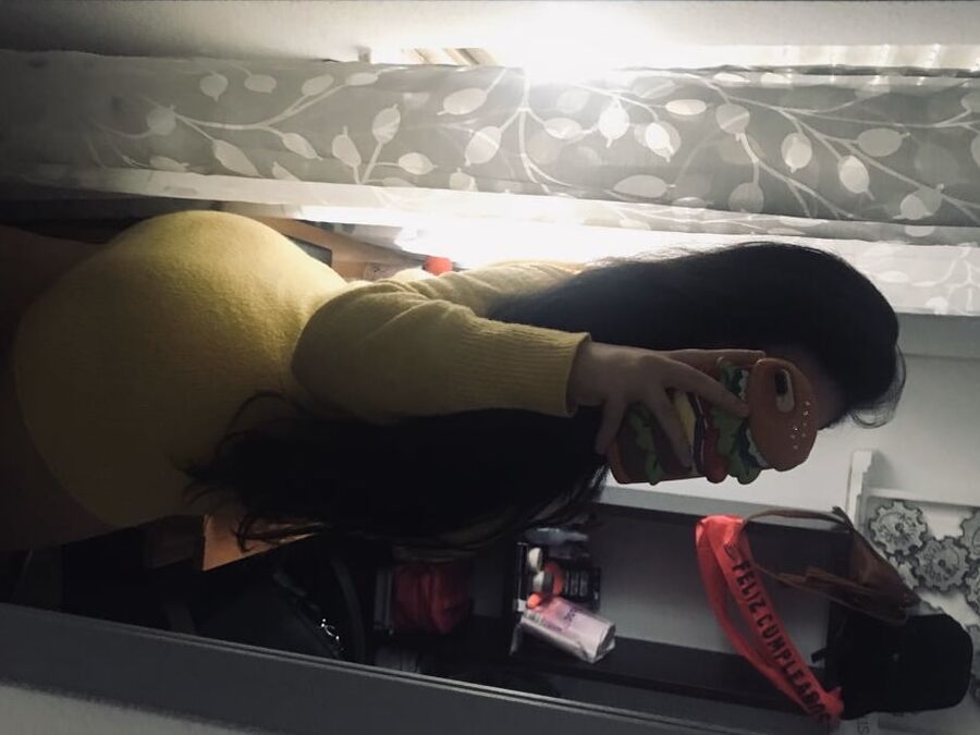 Amateur sexy babe mirror