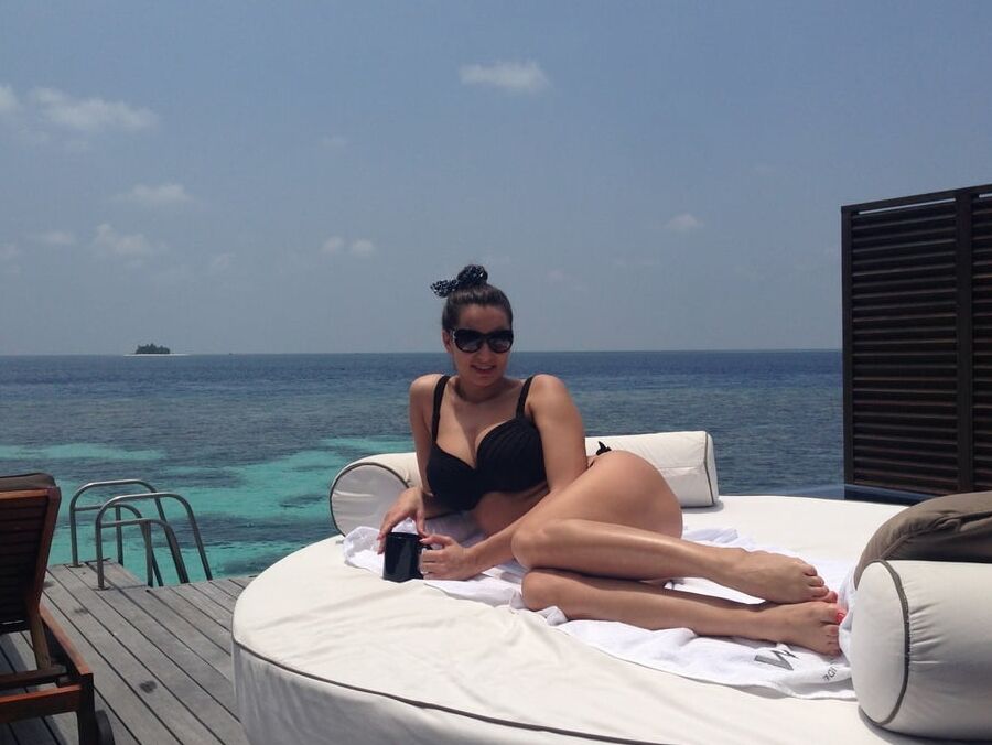 Romanian Jane - Maldives Memories NOV