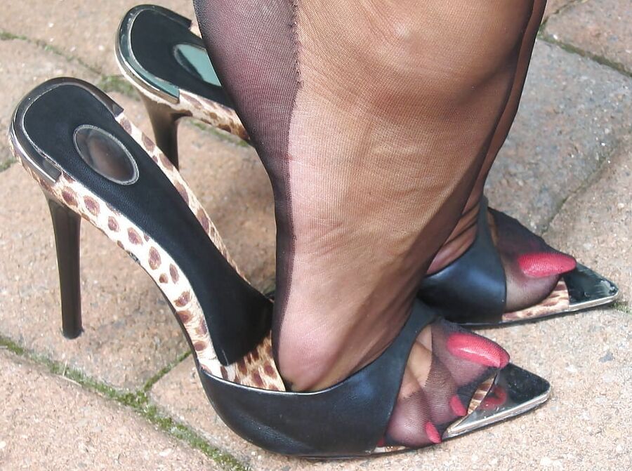 Heels &amp; sexy feet