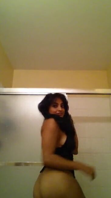 Afghana Khan wanted to show me her brown pussy
