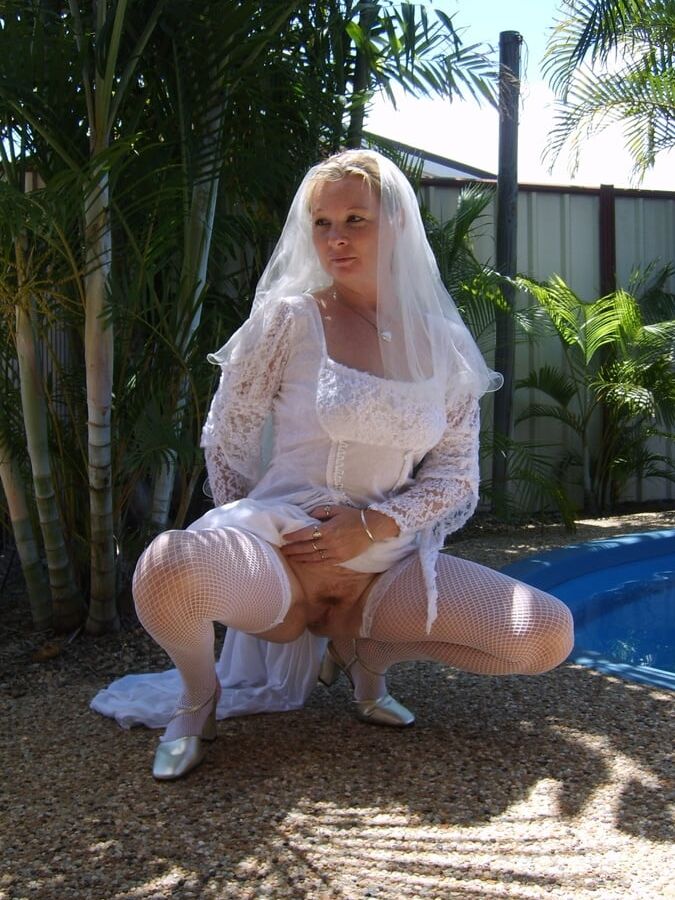 BRIDE SLUT SHELLEY