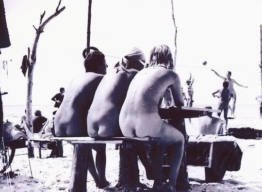 DDR nudist
