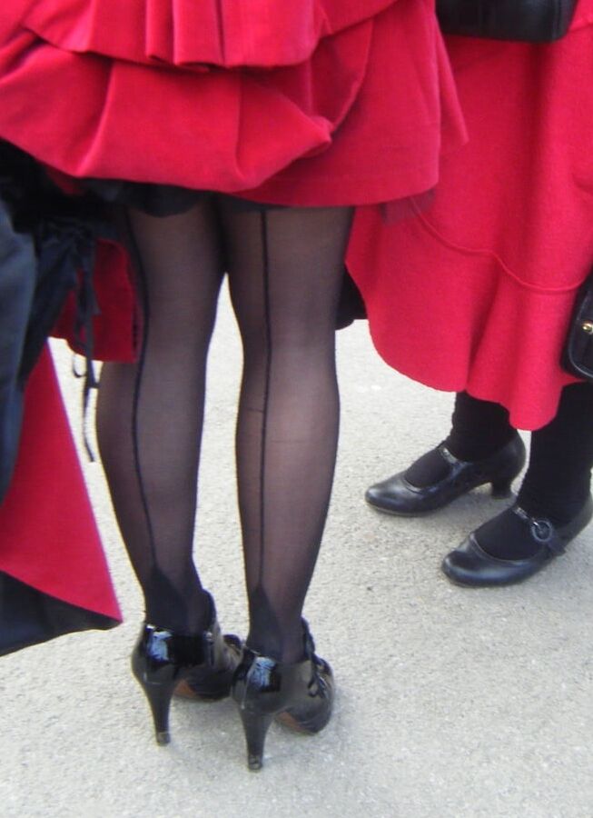 Street Pantyhose - UK Trash at the Races