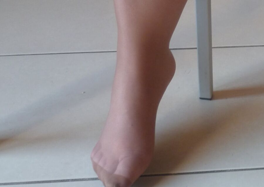 ses pieds en dim up brillants
