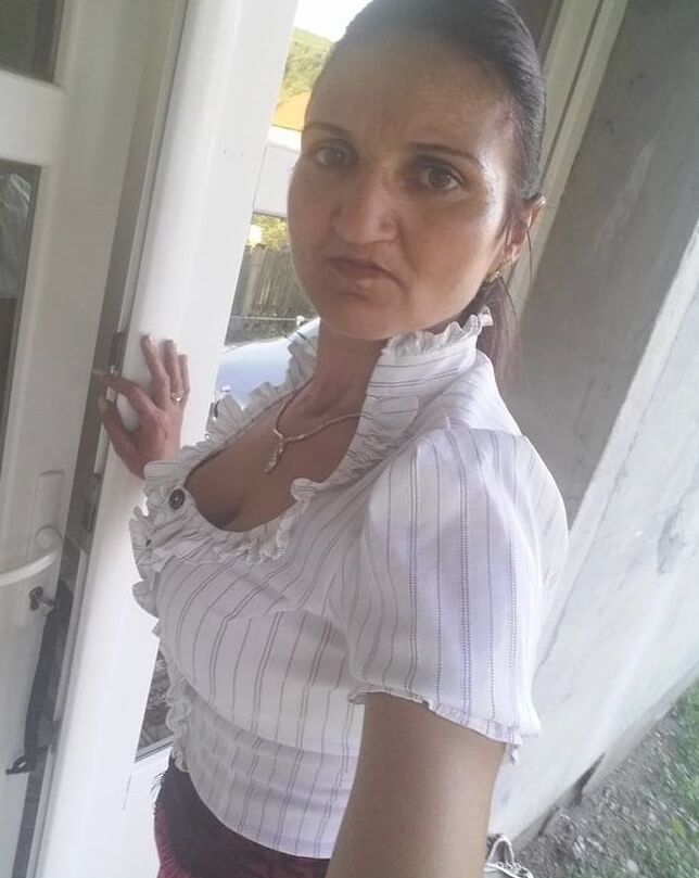 ROU ROMANIAN MILFS UGLY FACE BUT BIG TITS - MOM