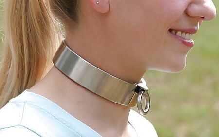 Frauen mit Halsband (Collar)
