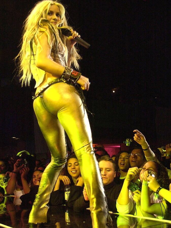 Shakira Fit As Fuck