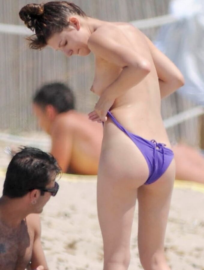 Ursula Corbero topless