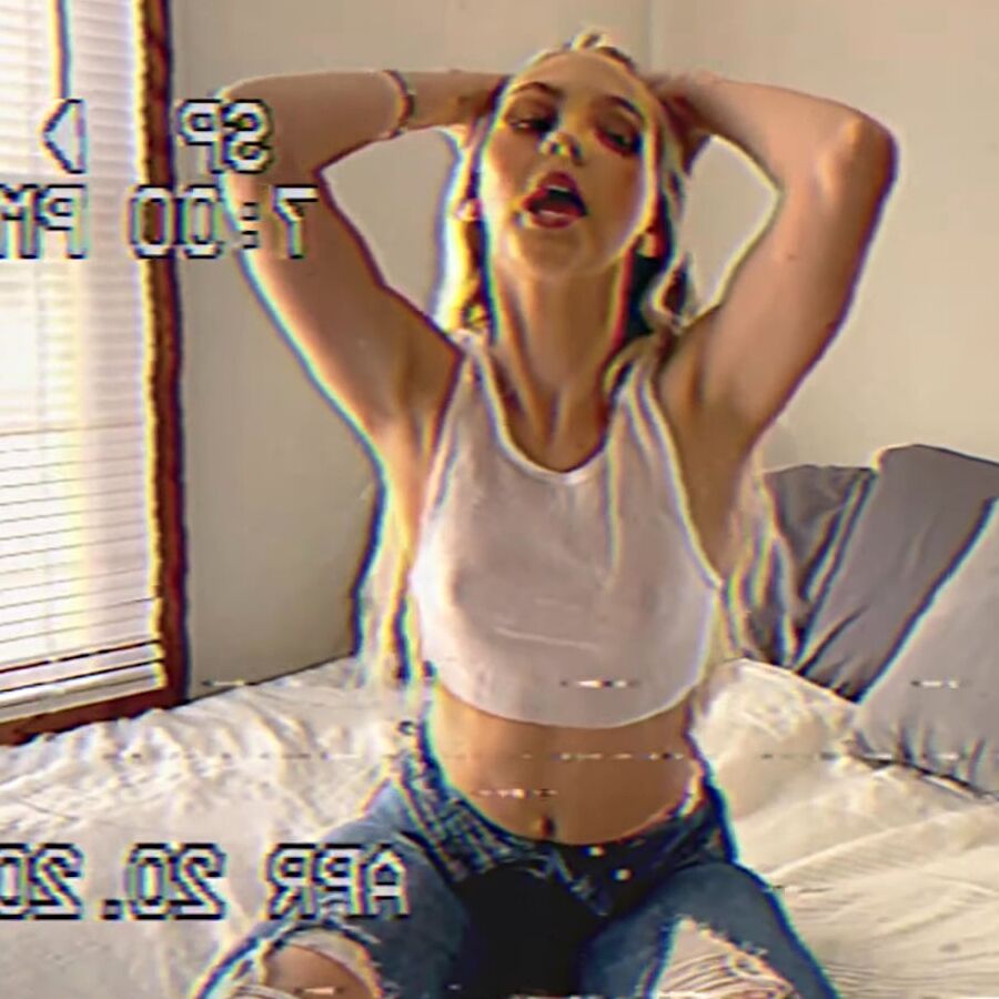 Jordyn Jones Pokies Blind MV ()