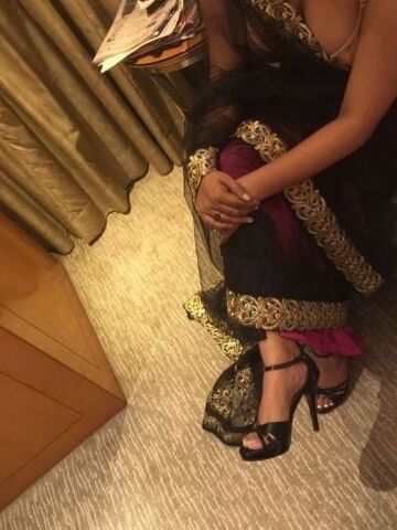 Sexy desi bhabhi hot saree