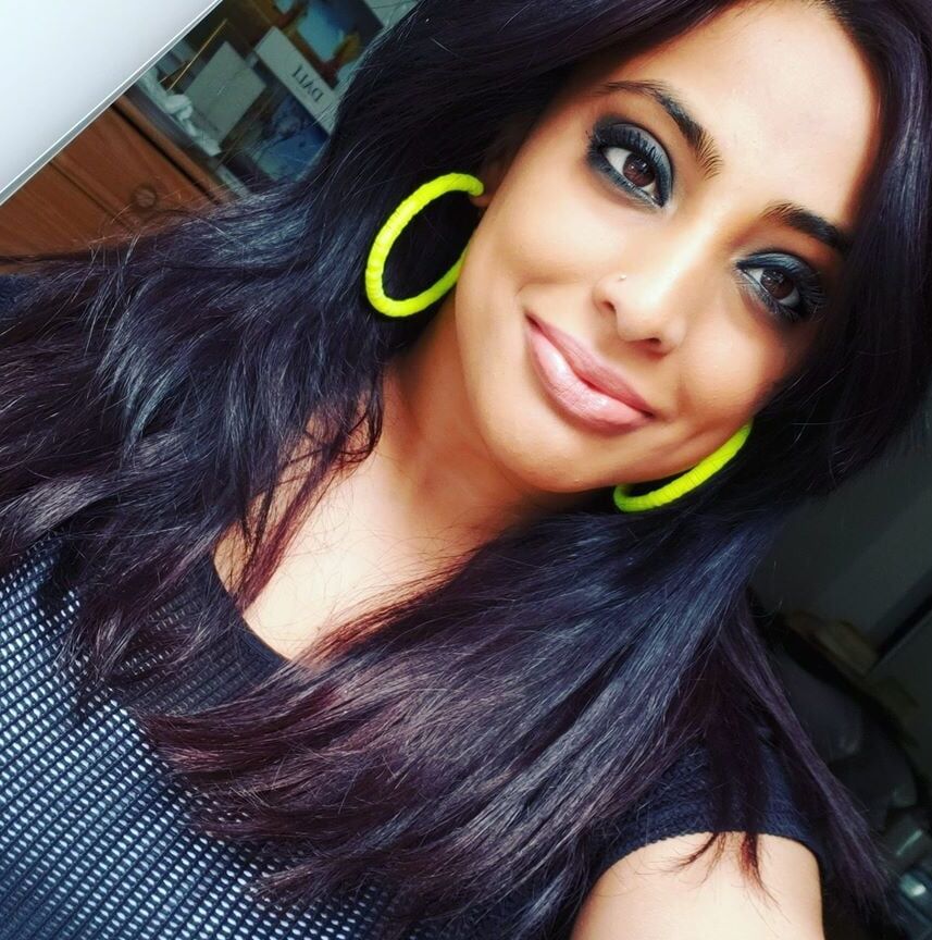 Afghana Khan wanted to show me her brown pussy