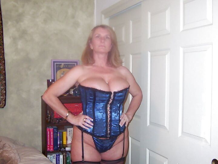Huge Boobs On Mature Curvy Fat Ass MILF