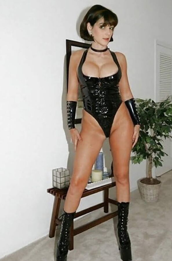 Hot mom, eager to get fucked.