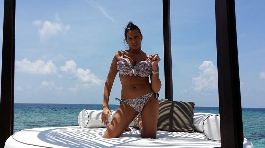 Romanian Jane - Maldives Memories NOV