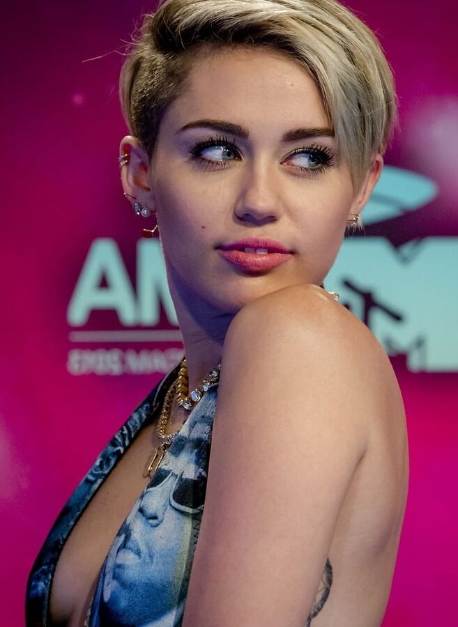 Sexy Miley - MTV EMAs