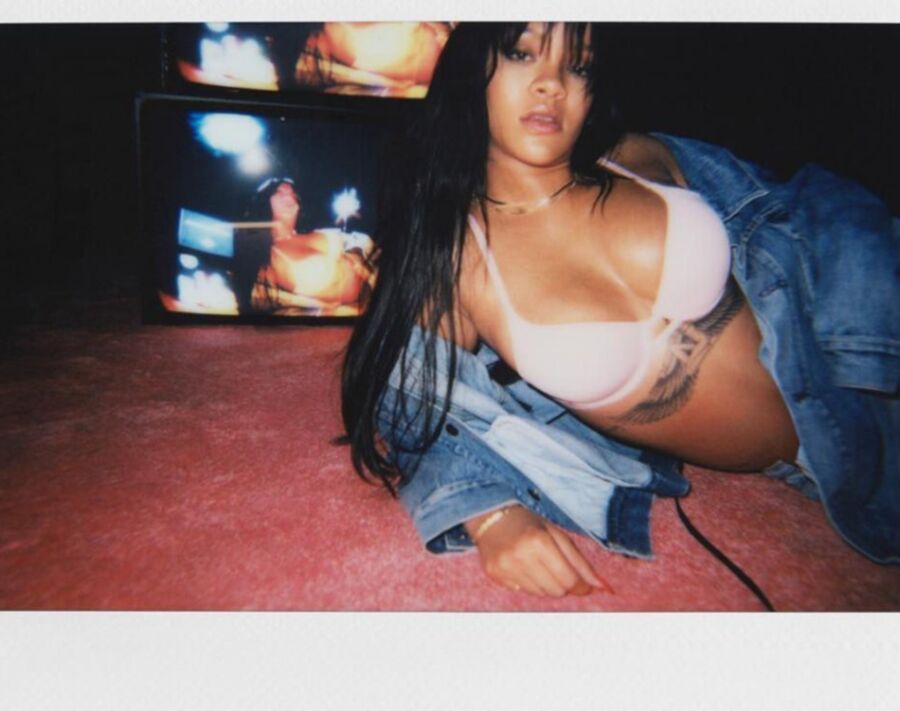 Sexy Rihanna - SNL Shoot