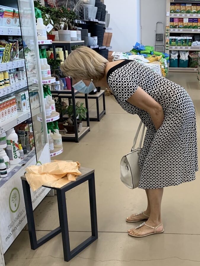 Upskirt sexy granny. Hot milf
