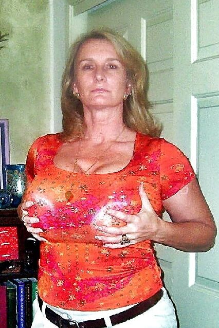 Huge Boobs On Mature Curvy Fat Ass MILF