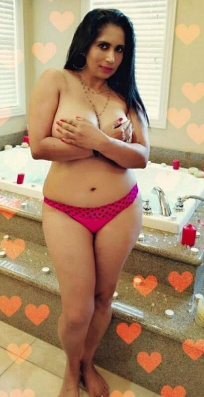 MATURE MILF BIG BOOB WIFE