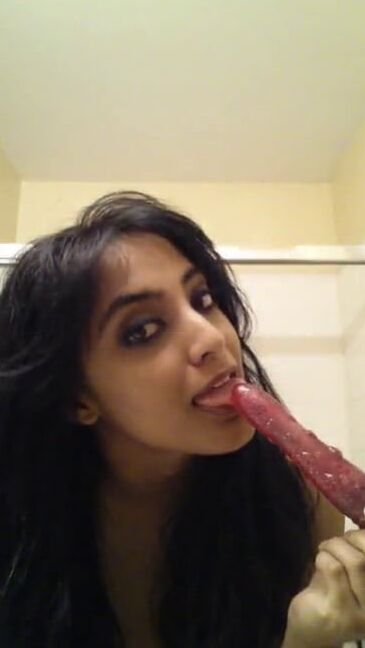 Afghana Khan wanted to show me her brown pussy