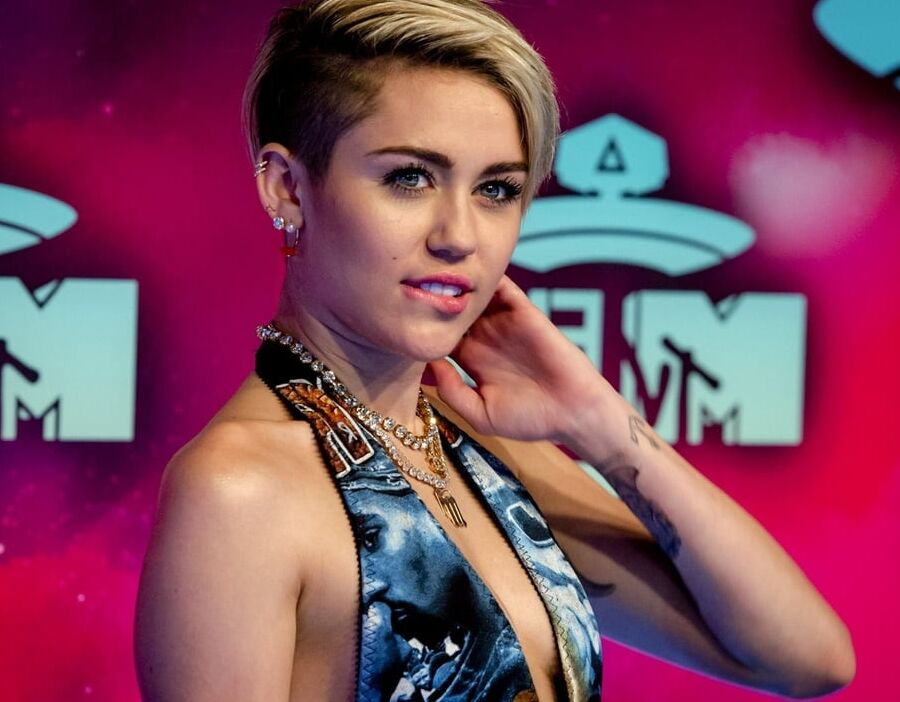 Sexy Miley - MTV EMAs