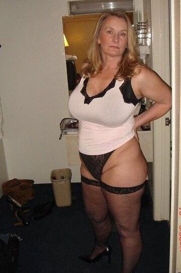 Huge Boobs On Mature Curvy Fat Ass MILF