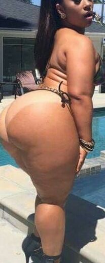 BLACK BUBBLE BUTTS