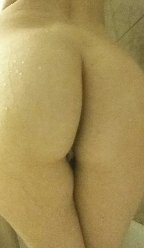 Latina Shower Selfies