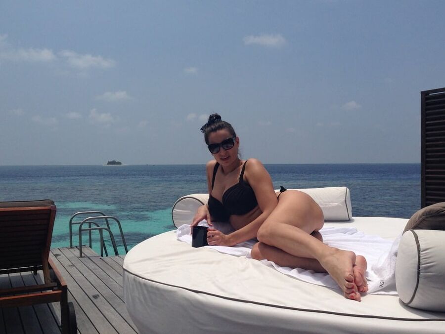 Romanian Jane - Maldives Memories NOV
