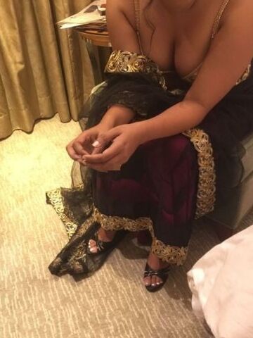 Sexy desi bhabhi hot saree