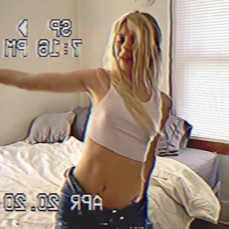 Jordyn Jones Pokies Blind MV ()