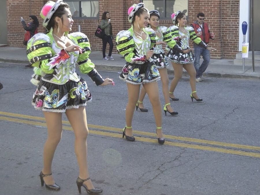 caporales in pantyhose