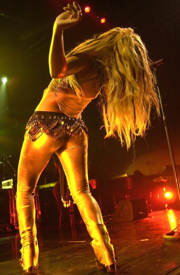 Shakira Fit As Fuck