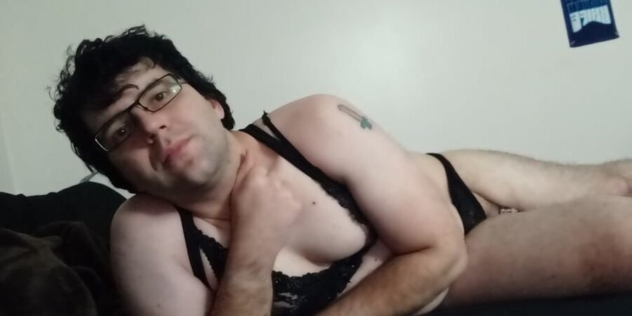 Sissy Sally Cumslut wants to lick cum