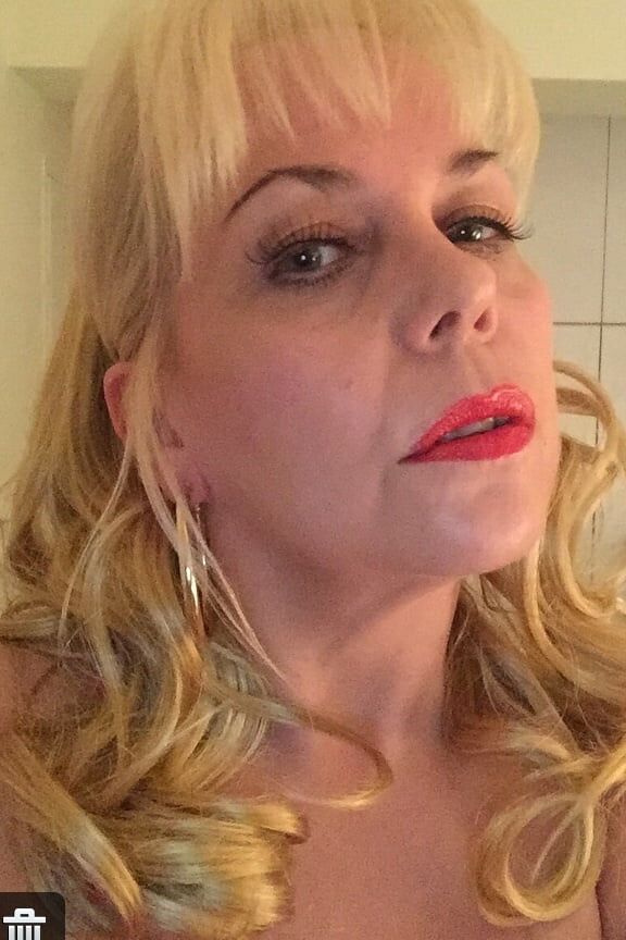 UK MARRIED SLUT THAT I FUCK IN GREECE EVERY SUMMER