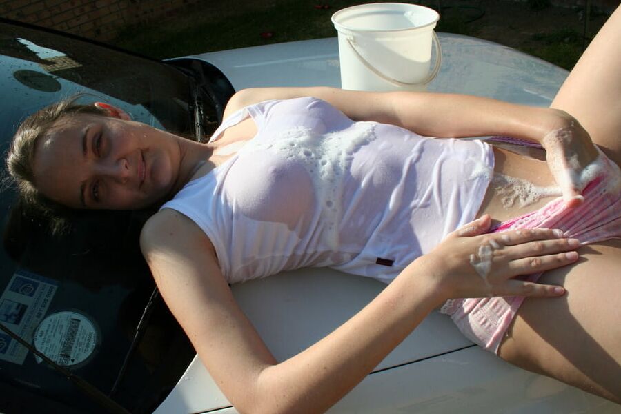 Slutty Davida getting wet and naked washing her car outside